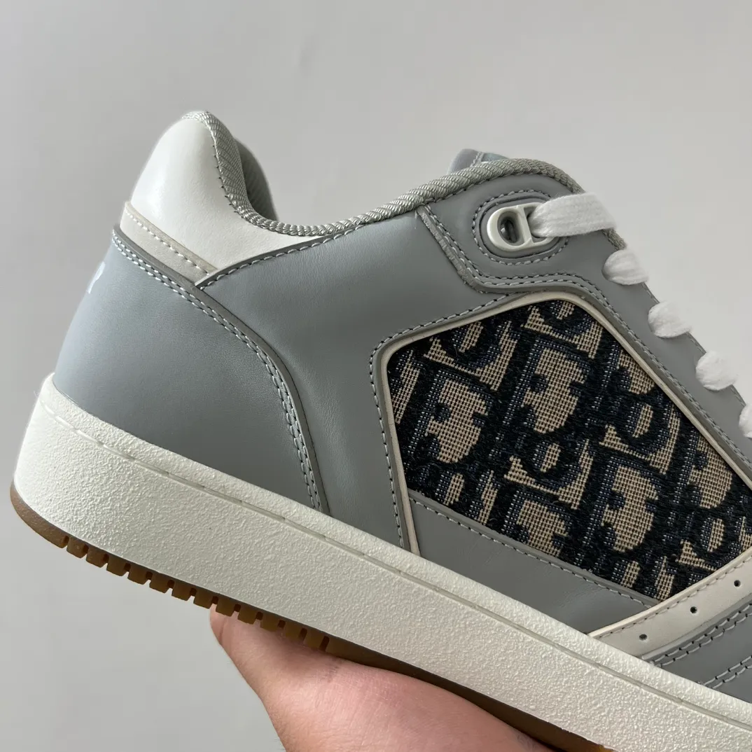 👟👟Ex-factory price 560👟👟 Men's size +10 Dior B27 series ✨2024 upgraded version purchasing agent grade ✨Super🔥sports shoes👫couple shoes. The high version 1:1 adopts oil edge lasting technology, the fabric is imported first-layer cowhide + high-tech fabric, and the inner cowhide + customized lining. TPU original engraved outsole. More than 30 colors of high-soled boots are available. Size: 35-42 for women and 38-46 for men. Bosses are welcome to compare...